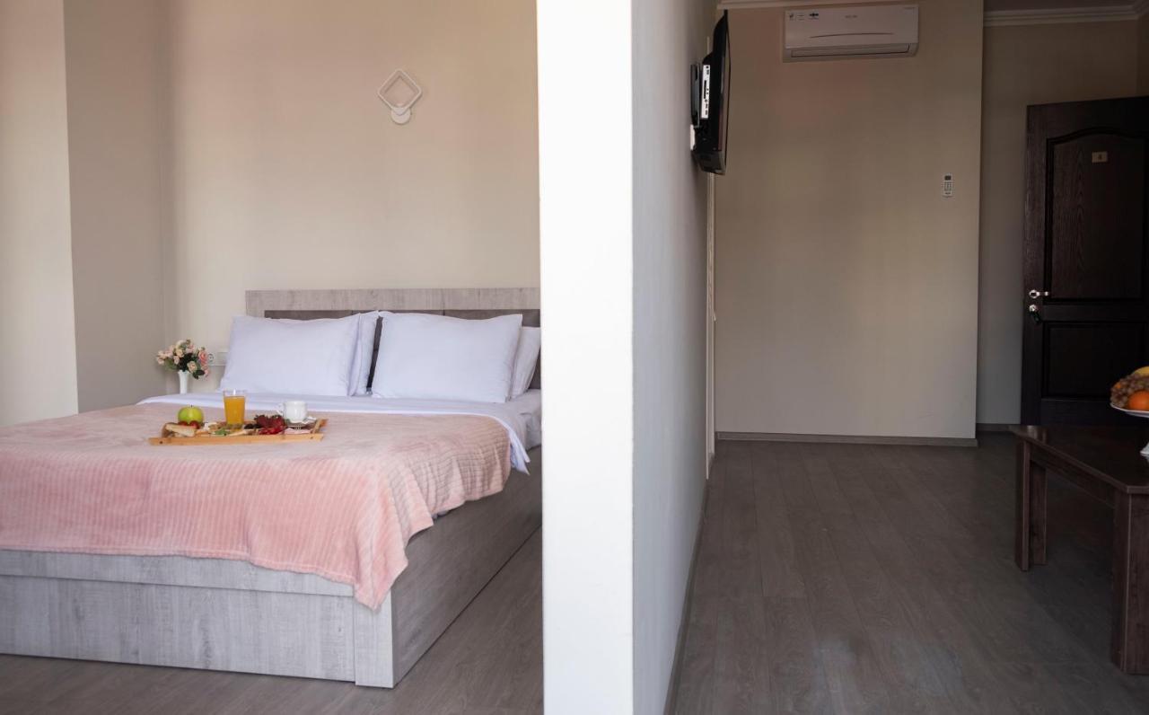 Art Hotel Batumi Exterior photo